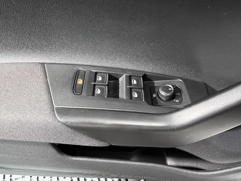 Photo 27 de l'offre de VOLKSWAGEN POLO 1.6 TDI 95 R-Line BVM  à 17490€ chez MKP Distribution