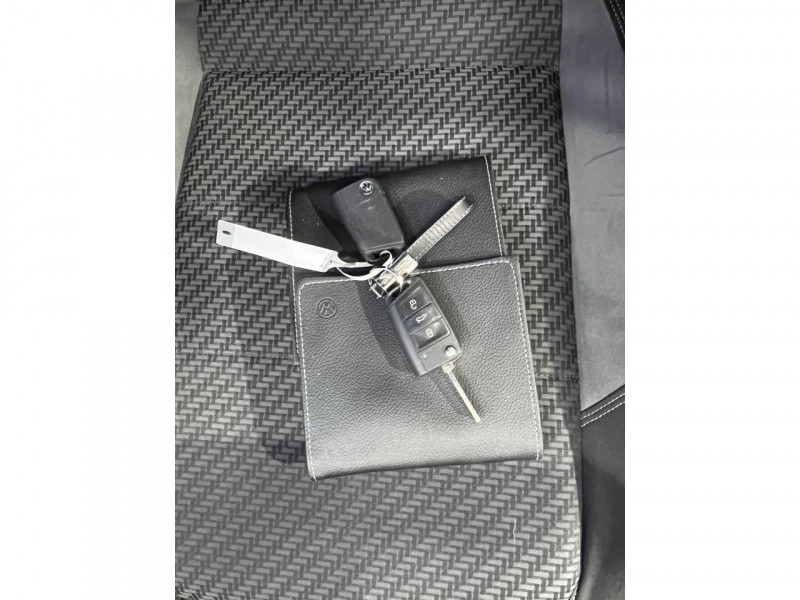 Photo 43 de l'offre de VOLKSWAGEN POLO 1.6 TDI 95 R-Line BVM  à 17490€ chez MKP Distribution