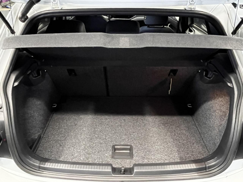 Photo 9 de l'offre de VOLKSWAGEN POLO 1.6 TDI 95 R-Line BVM  à 17490€ chez MKP Distribution