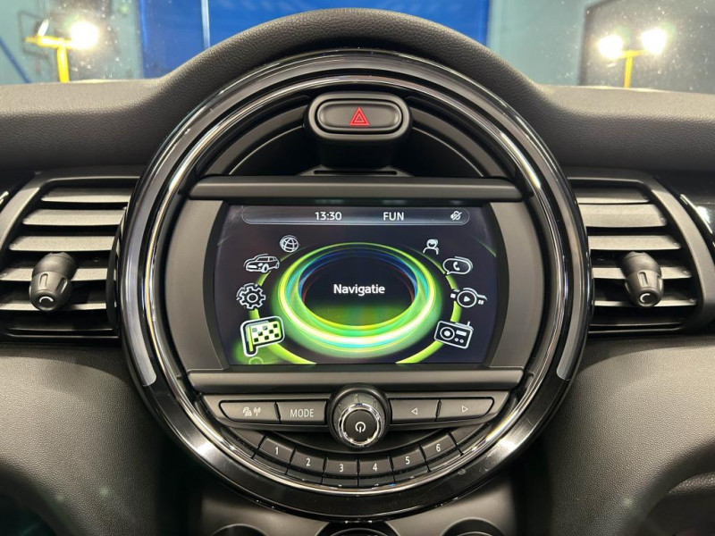 Photo 27 de l'offre de MINI CABRIOLET F57 Cabriolet Cooper S 2.0 192 Finition Red Hot Chili BVA à 19990€ chez MKP Distribution