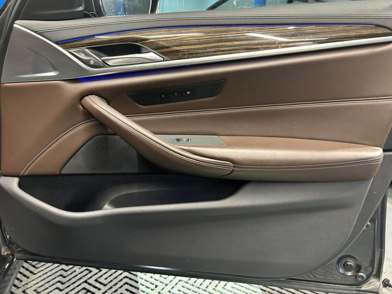 Photo 43 de l'offre de BMW SERIE 5 530e iPerformance 252  M Sport BVA à 26990€ chez MKP Distribution