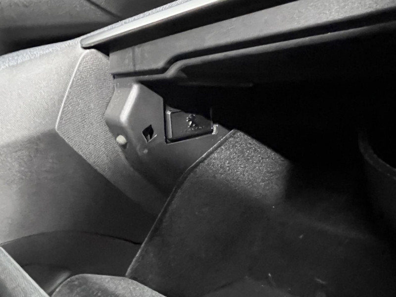 Photo 44 de l'offre de PEUGEOT 3008 1.5 BlueHDi 130 GT Line BVA à 17990€ chez MKP Distribution