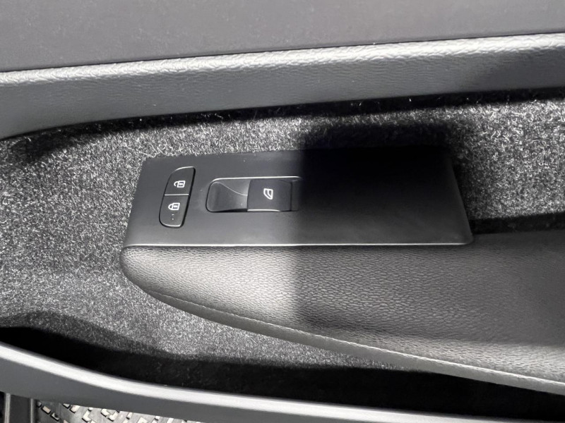 Photo 42 de l'offre de VOLVO XC40 1.5 T3 163 Momentum BVM6 à 21990€ chez MKP Distribution