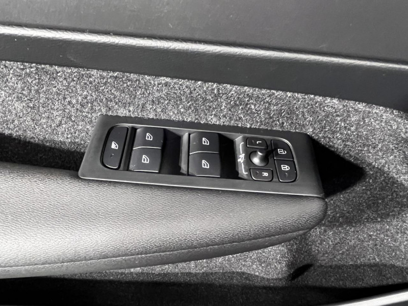 Photo 29 de l'offre de VOLVO XC40 1.5 T3 163 Momentum BVM6 à 21990€ chez MKP Distribution