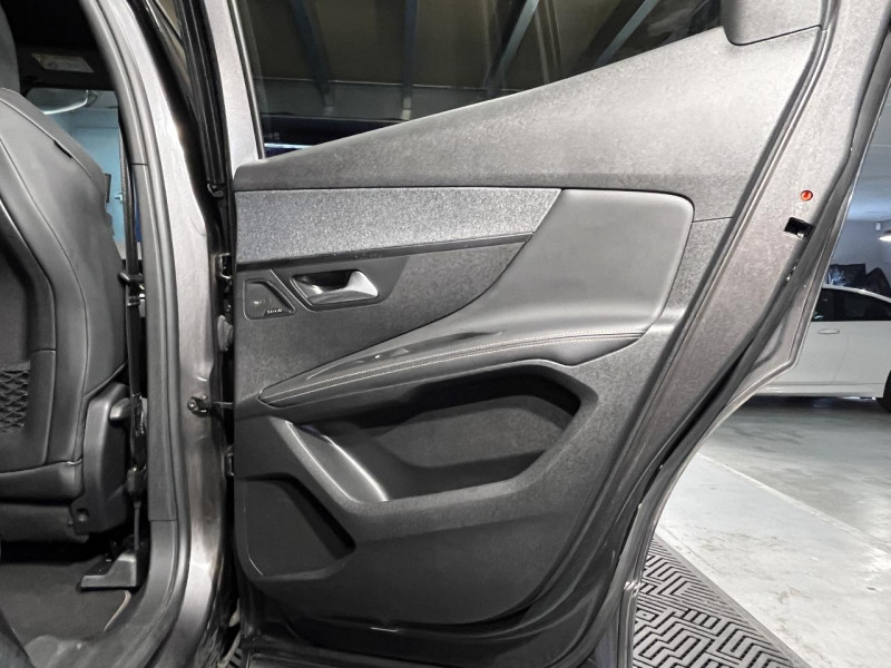 Photo 40 de l'offre de PEUGEOT 3008 1.5 BlueHDi 130 GT Line BVA à 17990€ chez MKP Distribution