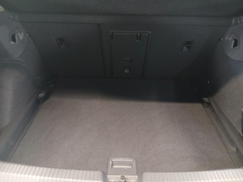 Photo 8 de l'offre de VOLKSWAGEN GOLF  1.5 eTSi 150 Life DSG - TVA à 22990€ chez MKP Distribution