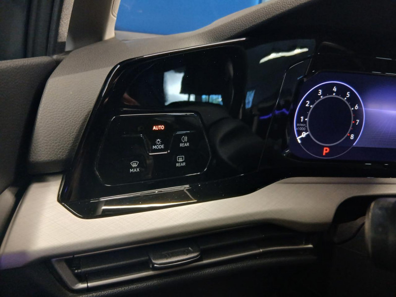 Photo 21 de l'offre de VOLKSWAGEN GOLF  1.5 eTSi 150 Life DSG - TVA à 22990€ chez MKP Distribution