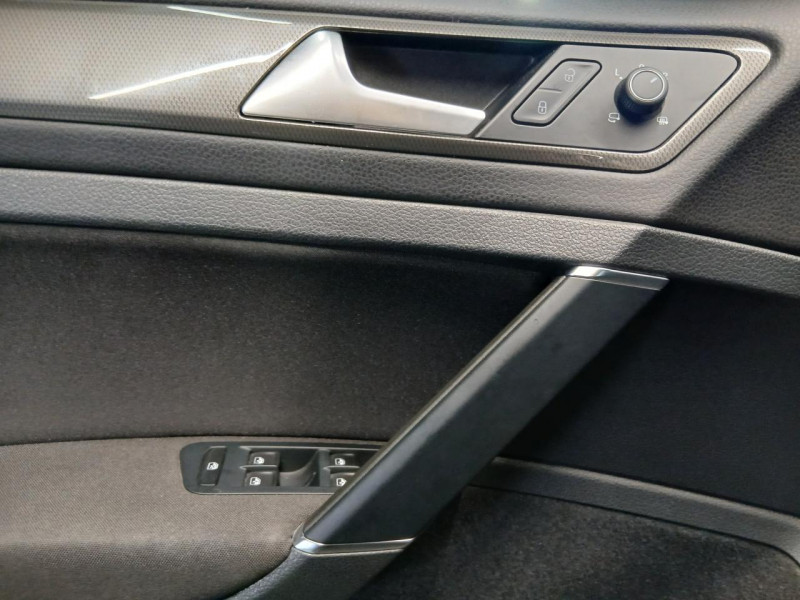 Photo 33 de l'offre de VOLKSWAGEN GOLF 1.0 TSI 115 iQ Drive BVM à 14990€ chez MKP Distribution