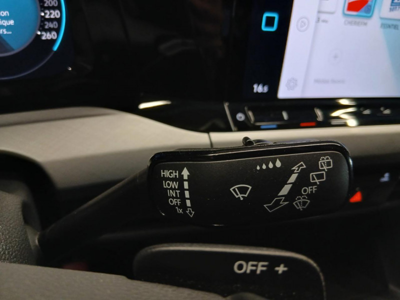 Photo 16 de l'offre de VOLKSWAGEN GOLF  1.5  eTSi 150 Life DSG - TVA à 24990€ chez MKP Distribution