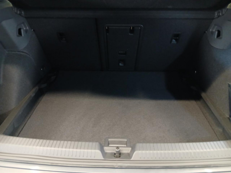 Photo 9 de l'offre de VOLKSWAGEN GOLF  1.5  eTSi 150 Life DSG - TVA à 24990€ chez MKP Distribution