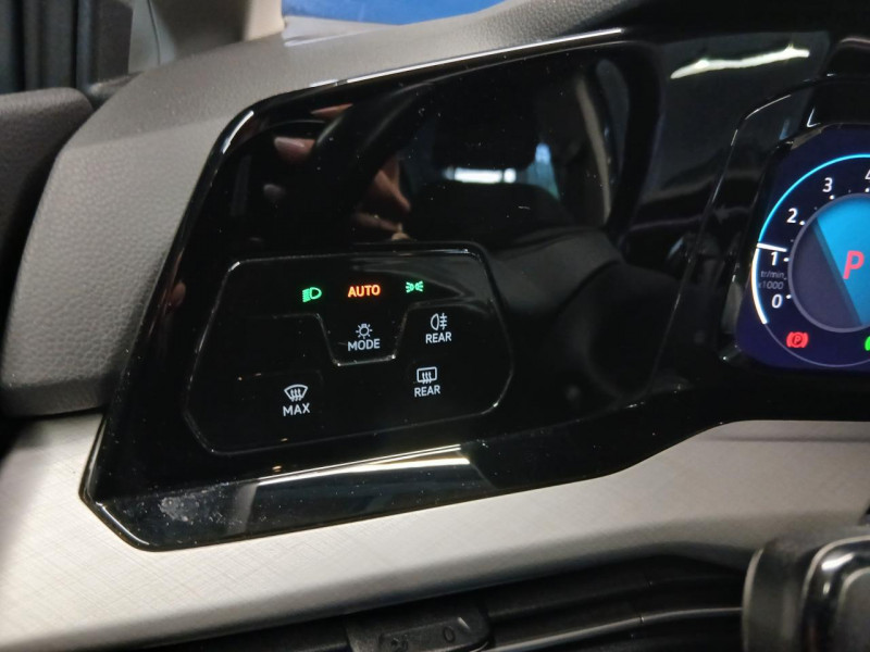 Photo 17 de l'offre de VOLKSWAGEN GOLF  1.5  eTSi 150 Life DSG - TVA à 24990€ chez MKP Distribution