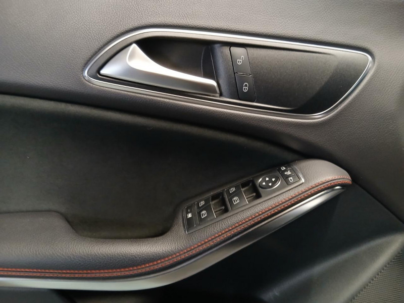 Photo 39 de l'offre de MERCEDES-BENZ CLA SHOOTING BRAKE 180 7-G DCT Fascination à 22990€ chez MKP Distribution