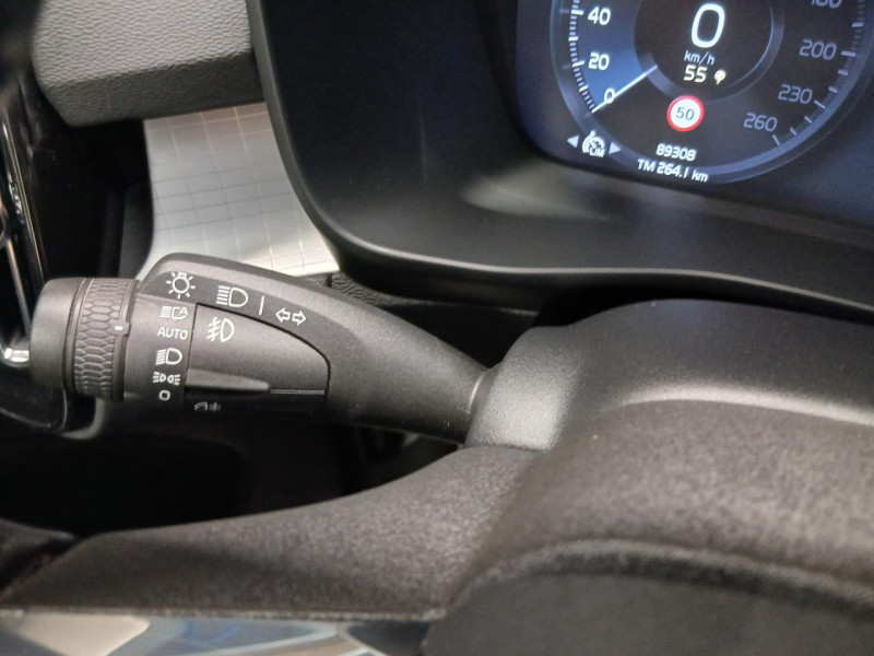 Photo 12 de l'offre de VOLVO XC40 T3 163 Geartronic 8 Momentum Business à 23990€ chez MKP Distribution