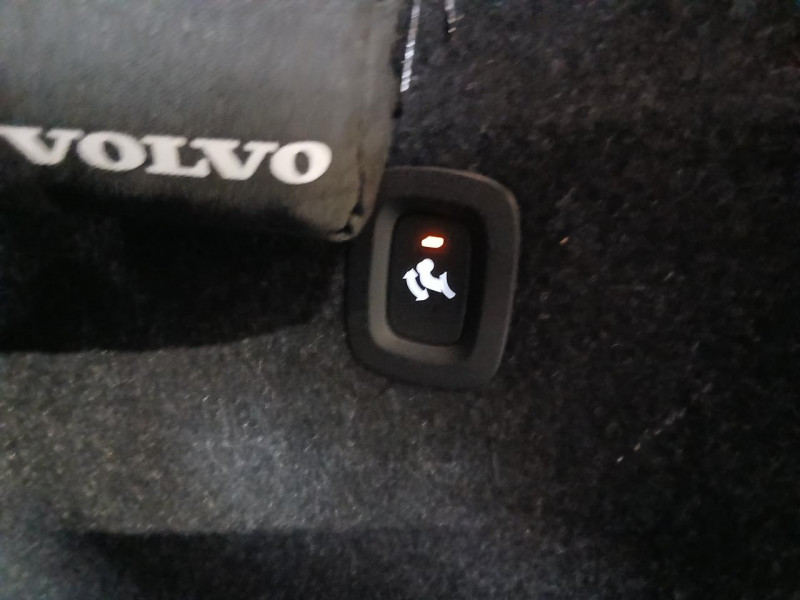 Photo 38 de l'offre de VOLVO XC40 T3 163 Geartronic 8 Momentum Business à 23990€ chez MKP Distribution