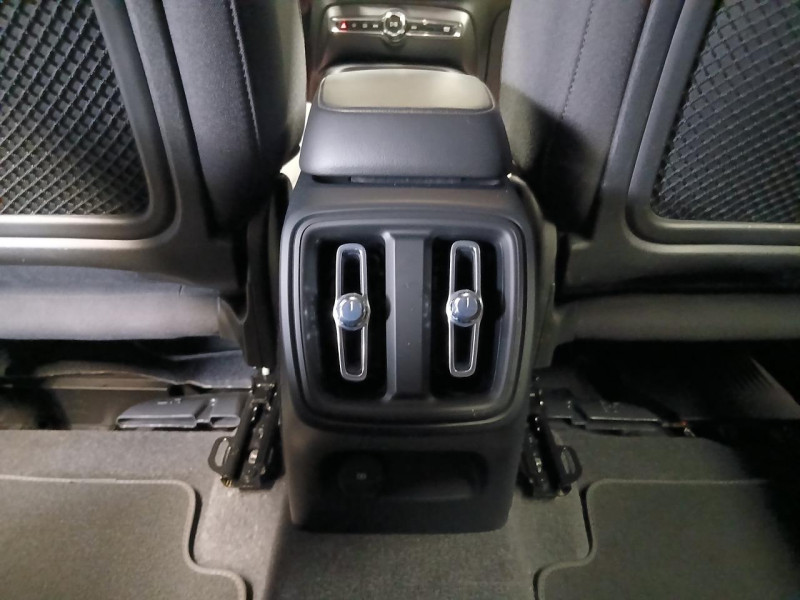 Photo 30 de l'offre de VOLVO XC40 T3 163 Geartronic 8 Momentum Business à 23990€ chez MKP Distribution