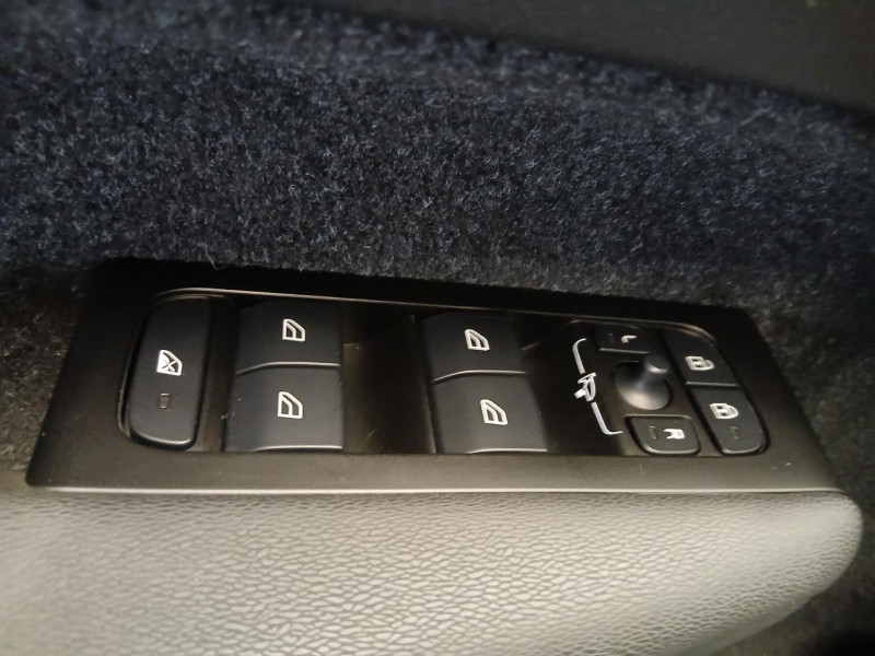 Photo 32 de l'offre de VOLVO XC40 T3 163 Geartronic 8 Momentum Business à 23990€ chez MKP Distribution