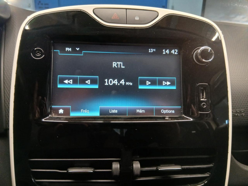 Photo 24 de l'offre de RENAULT Clio Estate 0.9 TCe 90 Zen BVM à 8490€ chez MKP Distribution