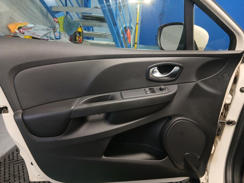 Photo 30 de l'offre de RENAULT Clio Estate 0.9 TCe 90 Zen BVM à 8490€ chez MKP Distribution