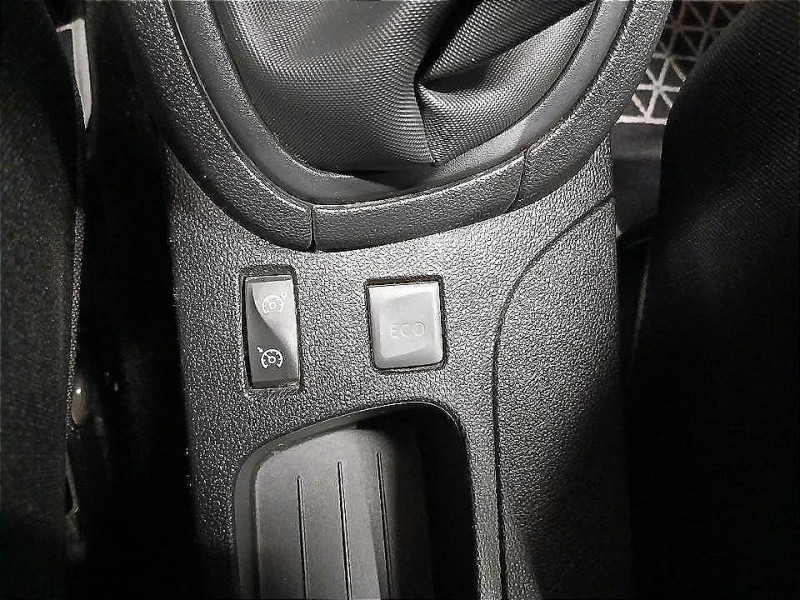 Photo 28 de l'offre de RENAULT Clio Estate 0.9 TCe 90 Zen BVM à 8490€ chez MKP Distribution