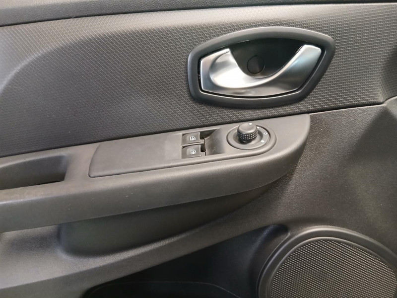 Photo 32 de l'offre de RENAULT Clio Estate 0.9 TCe 90 Zen BVM à 8490€ chez MKP Distribution