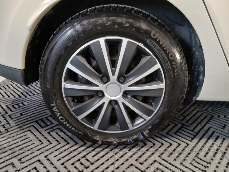 Photo 37 de l'offre de RENAULT Clio Estate 0.9 TCe 90 Zen BVM à 8490€ chez MKP Distribution