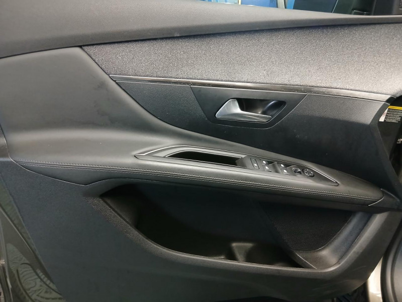 Photo 42 de l'offre de PEUGEOT 3008 1.5 BlueHDi 130 EAT8 Allure à 16490€ chez MKP Distribution