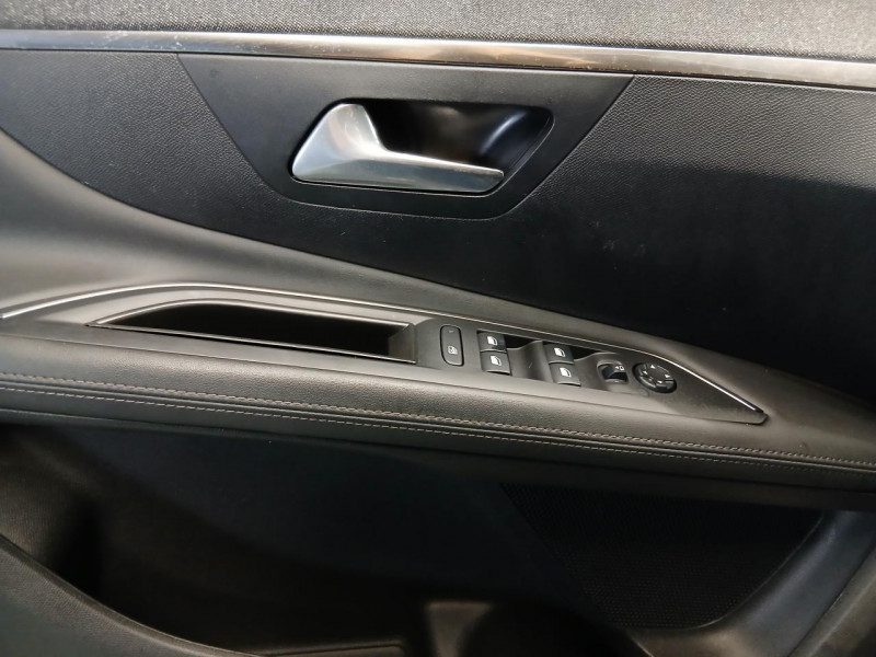 Photo 44 de l'offre de PEUGEOT 3008 1.5 BlueHDi 130 EAT8 Allure à 16490€ chez MKP Distribution