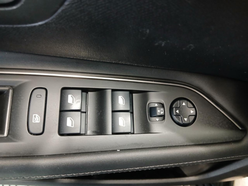 Photo 43 de l'offre de PEUGEOT 3008 1.5 BlueHDi 130 EAT8 Allure à 16490€ chez MKP Distribution