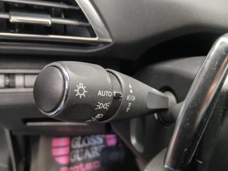 Photo 20 de l'offre de PEUGEOT 3008 1.5 BlueHDi 130 EAT8 Allure à 16490€ chez MKP Distribution