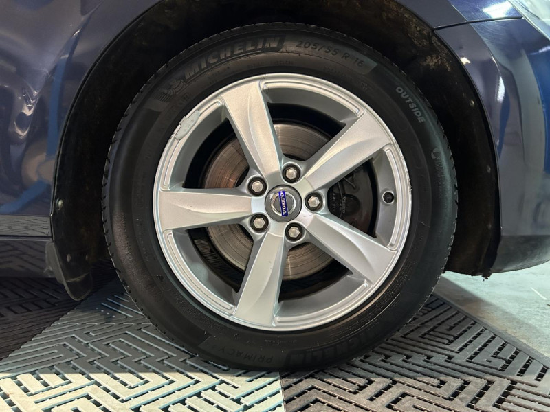 Photo 24 de l'offre de VOLVO V40 II T3 150 Start&Stop Kinetic à 10490€ chez MKP Distribution