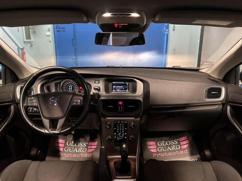 Photo 14 de l'offre de VOLVO V40 II T3 150 Start&Stop Kinetic à 10490€ chez MKP Distribution