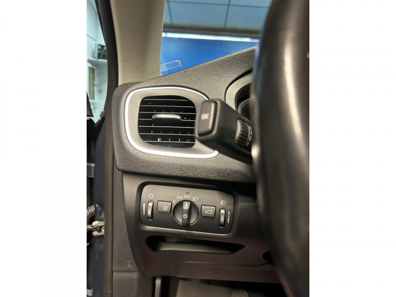 Photo 16 de l'offre de VOLVO V40 II T3 150 Start&Stop Kinetic à 10490€ chez MKP Distribution