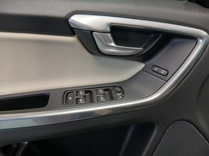 Photo 38 de l'offre de VOLVO XC60 2.0  D3 150 Momentum BVM à 18990€ chez MKP Distribution