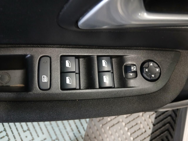 Photo 35 de l'offre de PEUGEOT 208 1.5 BlueHDi 100 Allure BVM6 à 13990€ chez MKP Distribution