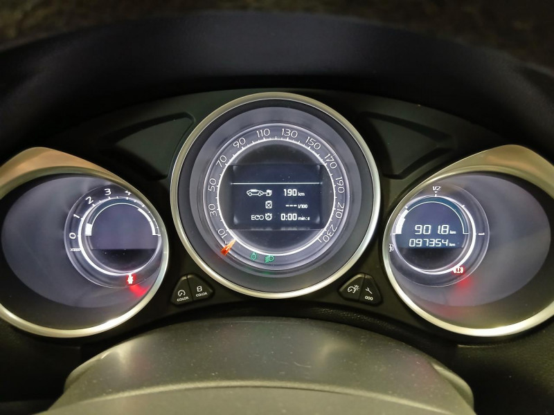 Photo 16 de l'offre de DS DS4 EXECUTIVE 1.6 BlueHDi 115 So Chic  BVM6 à 11490€ chez MKP Distribution