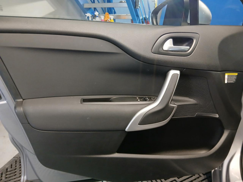 Photo 32 de l'offre de DS DS4 EXECUTIVE 1.6 BlueHDi 115 So Chic  BVM6 à 11490€ chez MKP Distribution