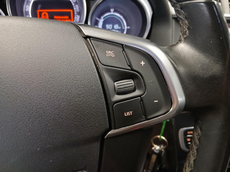 Photo 19 de l'offre de DS DS4 EXECUTIVE 1.6 BlueHDi 115 So Chic  BVM6 à 11490€ chez MKP Distribution