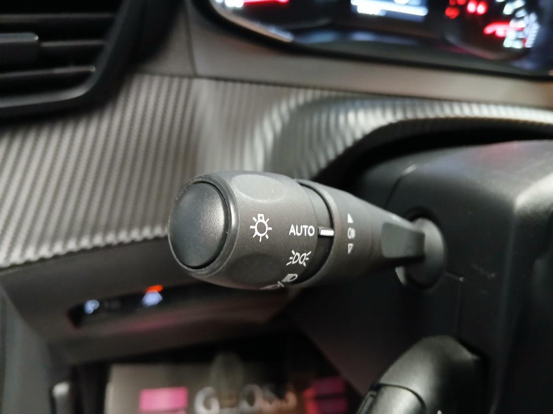 Photo 21 de l'offre de PEUGEOT 208 1.5 BlueHDi 100 Allure BVM6 à 13990€ chez MKP Distribution