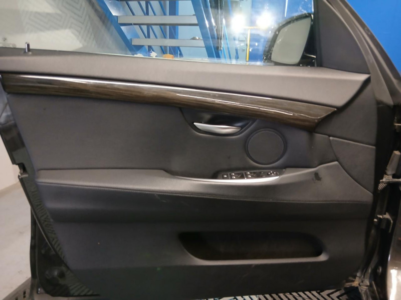 Photo 49 de l'offre de BMW SERIE 5 GRAN TURISMO  520da 2.0 163 F07 LCI Luxury  BVA à 23990€ chez MKP Distribution