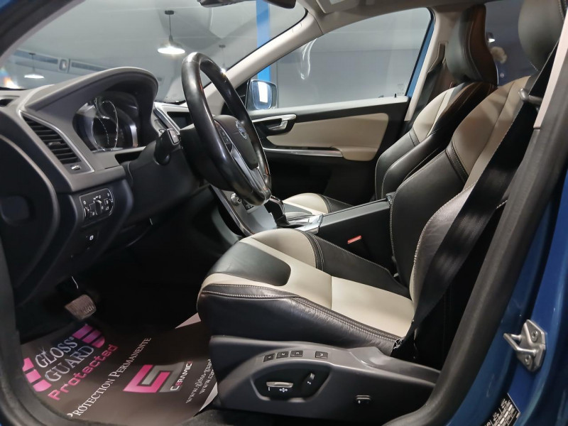 Photo 9 de l'offre de VOLVO XC60  D5 AWD 2.4 220 Summum Geartronic  à 22990€ chez MKP Distribution