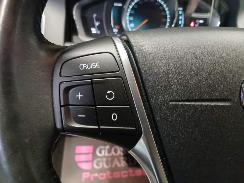 Photo 19 de l'offre de VOLVO XC60  D5 AWD 2.4 220 Summum Geartronic  à 22990€ chez MKP Distribution