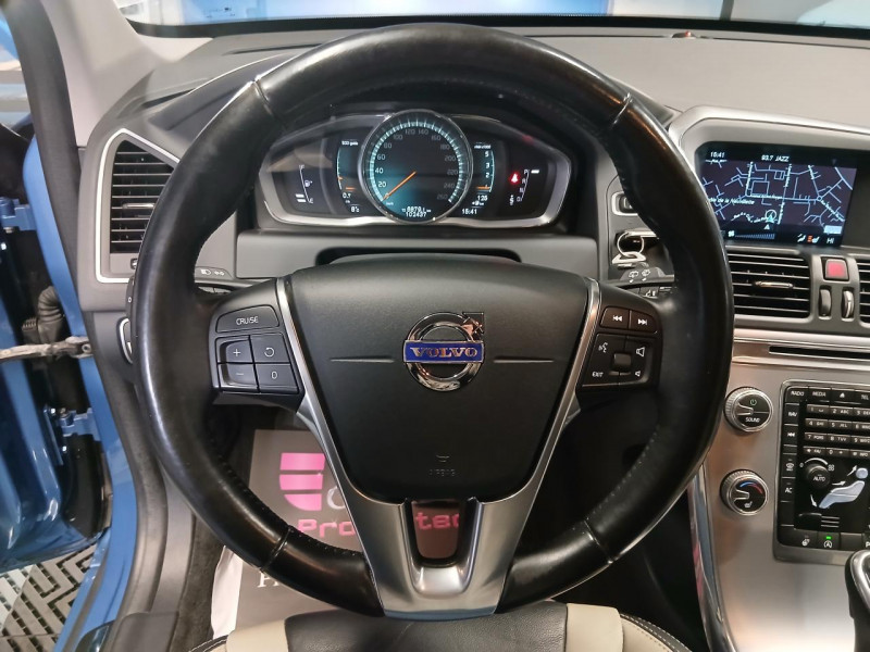 Photo 18 de l'offre de VOLVO XC60  D5 AWD 2.4 220 Summum Geartronic  à 22990€ chez MKP Distribution