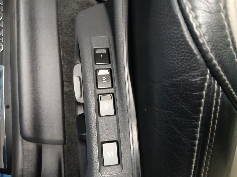 Photo 32 de l'offre de VOLVO XC60  D5 AWD 2.4 220 Summum Geartronic  à 22990€ chez MKP Distribution