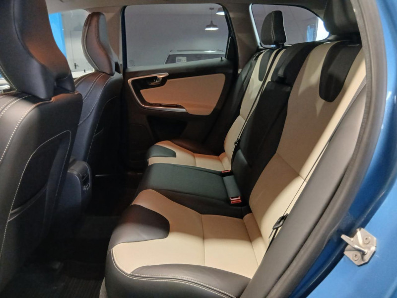 Photo 11 de l'offre de VOLVO XC60  D5 AWD 2.4 220 Summum Geartronic  à 22990€ chez MKP Distribution