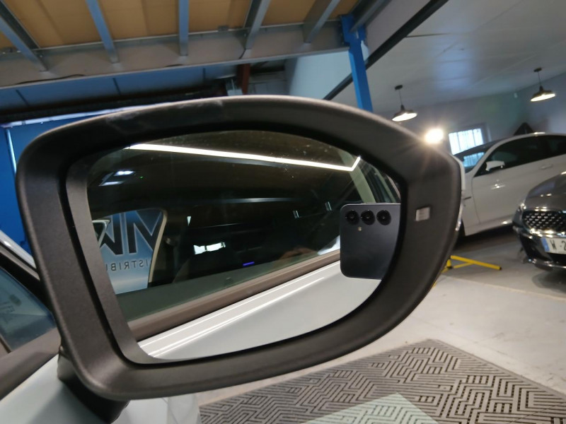 Photo 40 de l'offre de VOLKSWAGEN GOLF 2.0 TDI Life Plus 116 BVM6 - TVA à 25990€ chez MKP Distribution