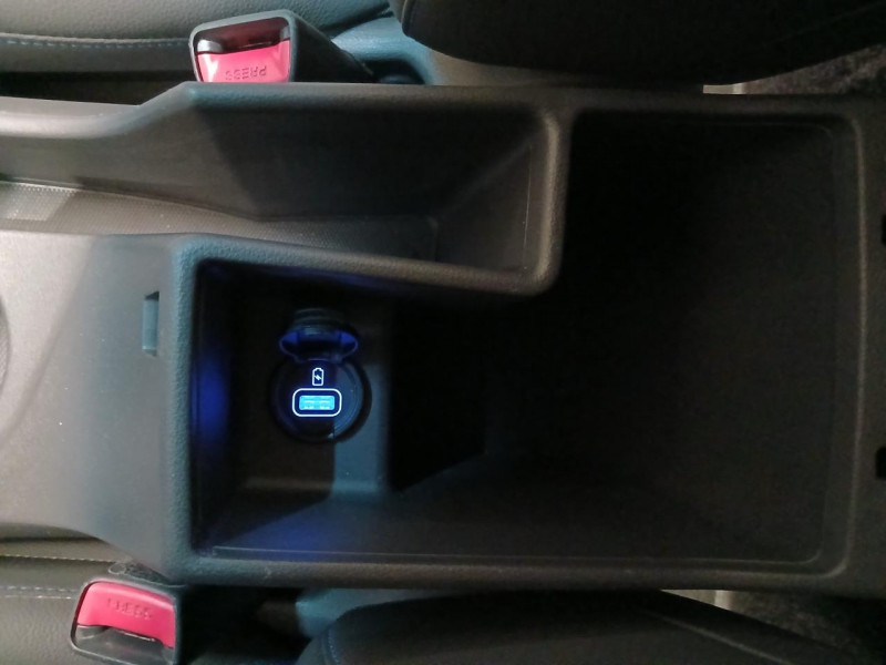 Photo 36 de l'offre de HYUNDAI IONIQ 1.6 Hybrid 141 Executive BVA à 14990€ chez MKP Distribution