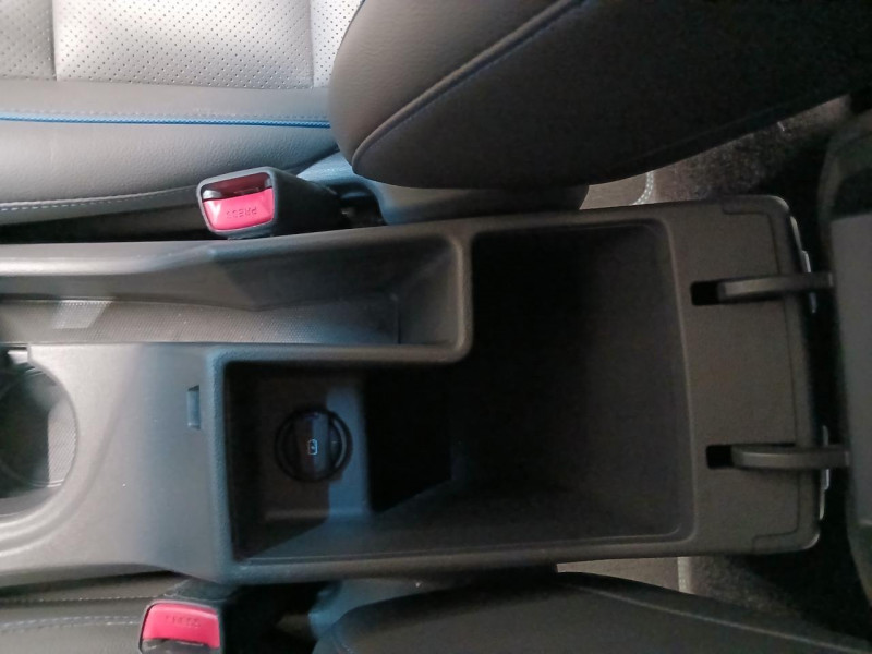 Photo 35 de l'offre de HYUNDAI IONIQ 1.6 Hybrid 141 Executive BVA à 14990€ chez MKP Distribution