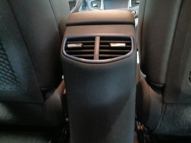 Photo 43 de l'offre de HYUNDAI IONIQ 1.6 Hybrid 141 Executive BVA à 14990€ chez MKP Distribution