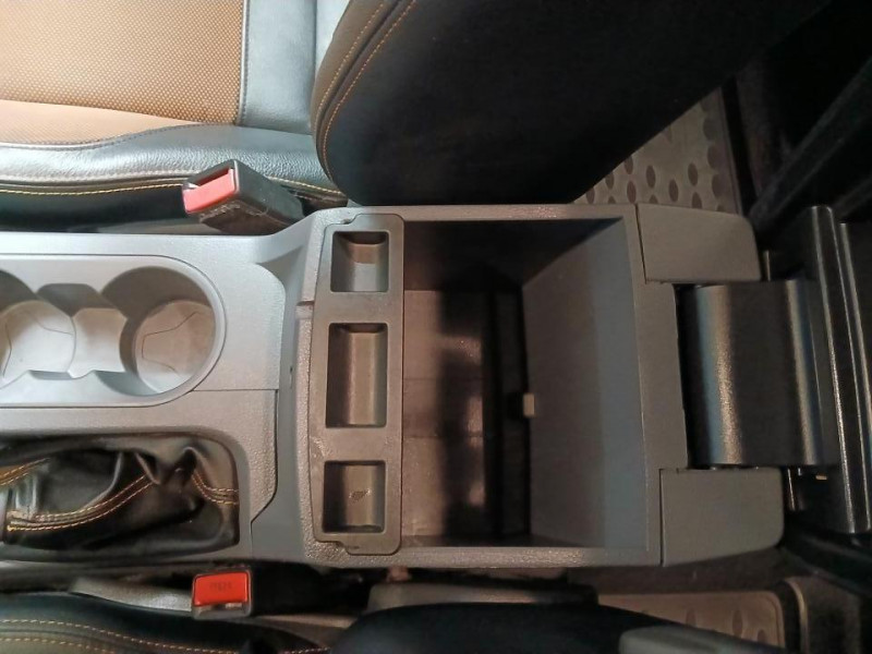 Photo 34 de l'offre de FORD RANGER DOUBLE CABINE  3.2 TDCi 200 WILDTRAK BVA à 29990€ chez MKP Distribution