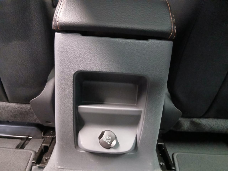 Photo 42 de l'offre de FORD RANGER DOUBLE CABINE  3.2 TDCi 200  WILDTRAK BVA à 29990€ chez MKP Distribution